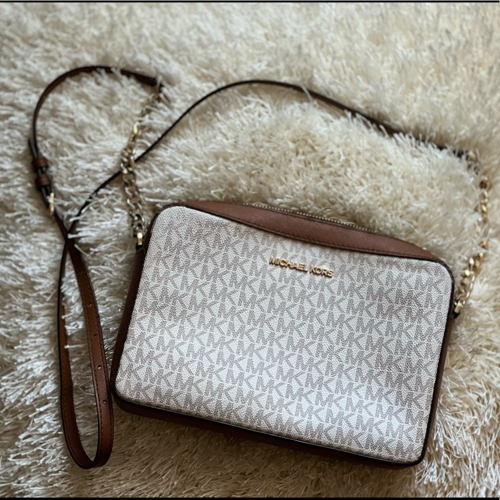 Mk jet set vanilla crossbody